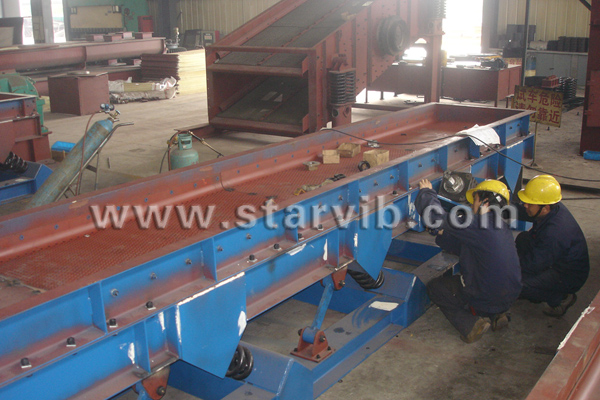 為上?？评展驹O計制造的連桿輸送機